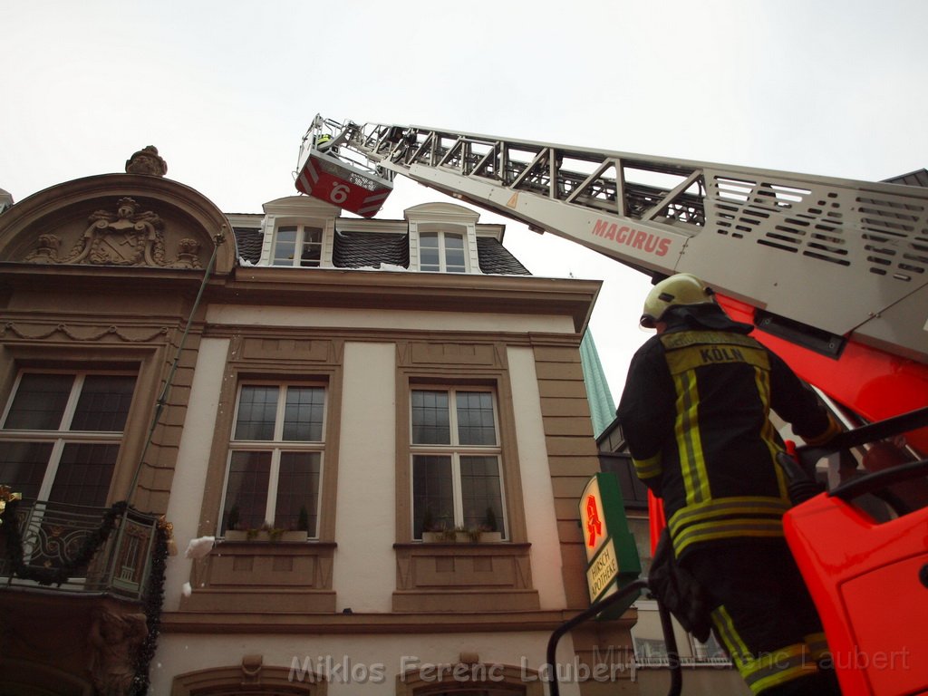 Schneelast beseitigen Koeln Muelheim P06.JPG